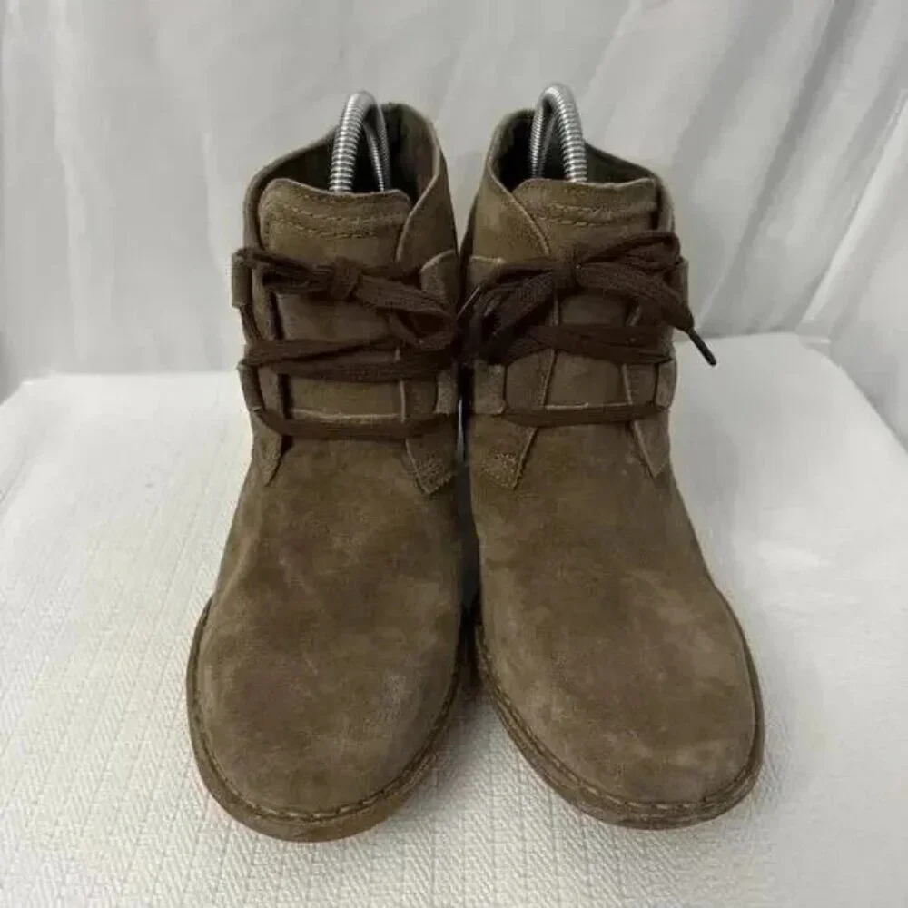 Clarks Carleta Lyon Ankle Boot Bootie Lace Up Women’s 12 Khaki Brown Suede - Picture 2 of 8